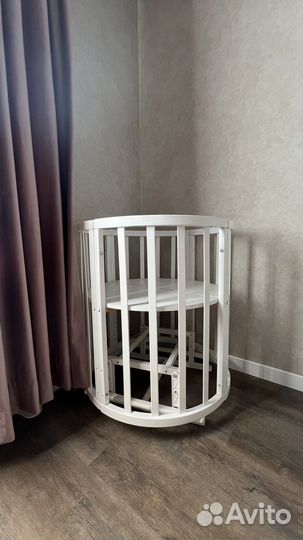 Детская кроватка с маятником круглая