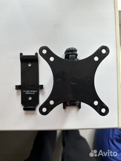 Наклонно-поворотный кронштейн для телевизора