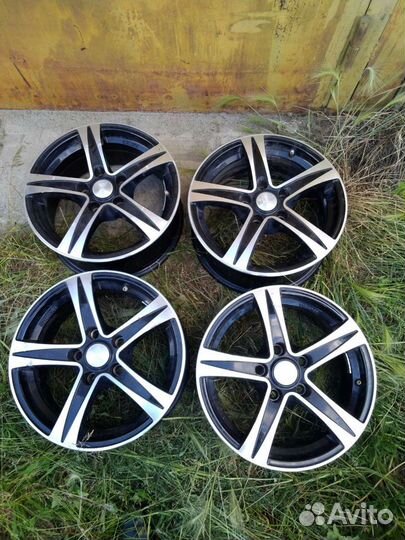 Литые диски sakura R15