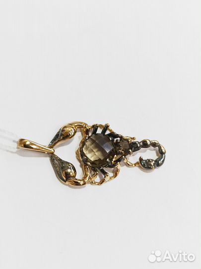 Золотая подвеска с камнем