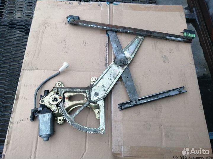 Стеклоподъемник передний левый Lexus IS200 Altezza