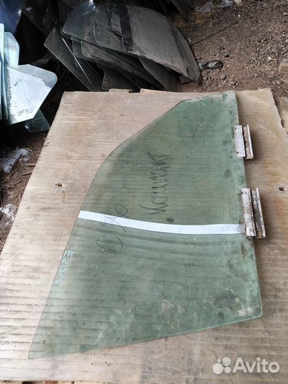 Стекло передней левой двери BMW E36