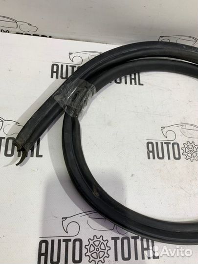 Уплотнитель капота Bmw 745 E65 N62B44 2004