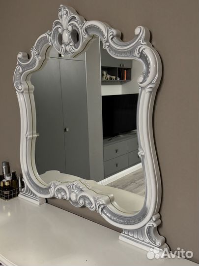 Трюмо с зеркалом