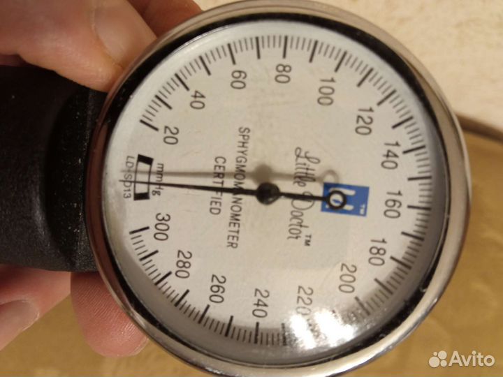 Манометр прибора измерения артериального давления
