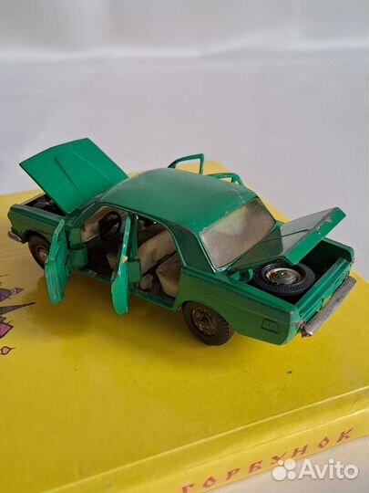 Модель автомобиля-Волга Газ24, модель-А14