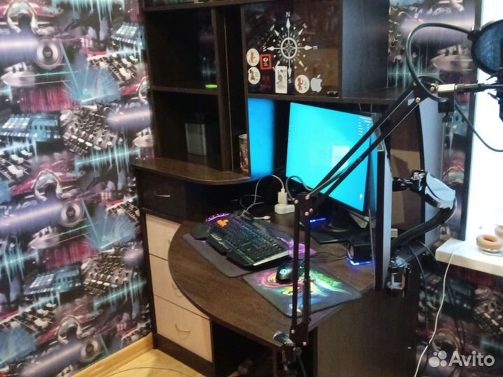 Компьютерный стол