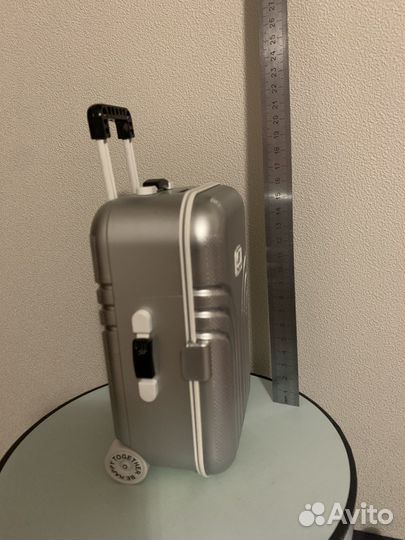 Чемодан декоративный