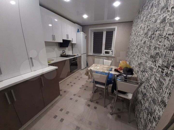 2-к. квартира, 60 м², 1/10 эт.