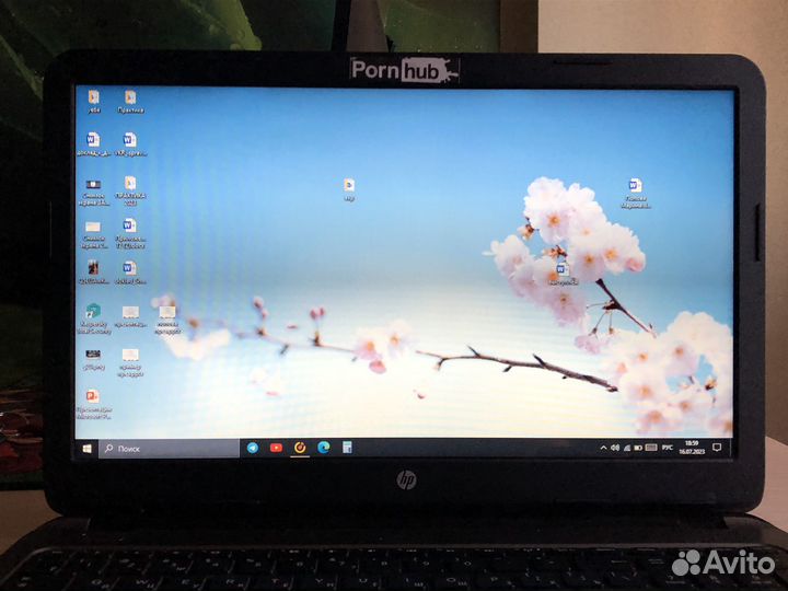 Ноутбук HP Pavilion 15-r200 не игровой