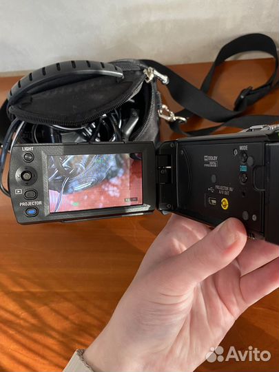 Цифровая видеокамера Sony DCR-PJ5E с проектором