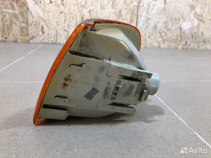 Указатель поворота левый желтый Audi 100 C4 1991-1