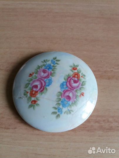 Старинная пудренница