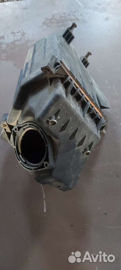 Корпус воздушного фильтра Volkswagen Phaeton