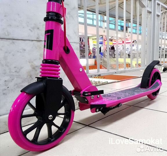 Самокат с ручным тормозом и амортизатором