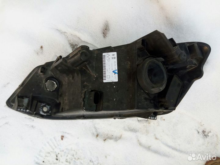 Фара правая Фольксваген Поло 2013 (6RU941016)