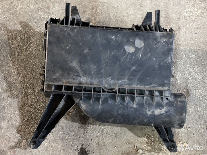 Корпус воздушного фильтра Mercedes Vito W639