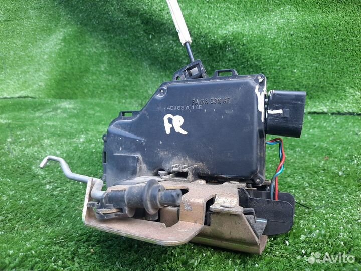 Замок боковой двери Audi A6, II (C5) 1997