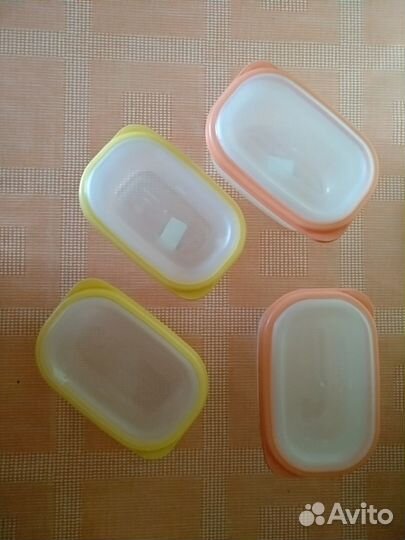 Набор пластиковых ёмкостей, 4 контейнера, б/у