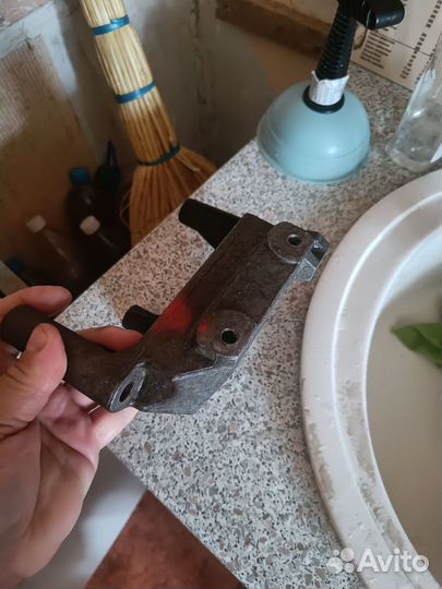 Подушка (кронштейн) двигателя Опель Корса