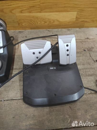 Руль и педали для компьютерных иг