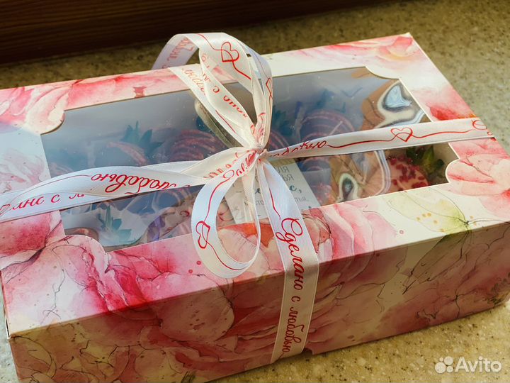 Клубника в шоколаде с цветами