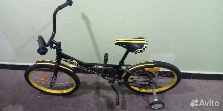 Детский велосипед бу с дополнительными колесмами