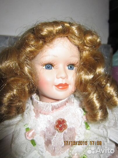 Фарфоровая кукла
