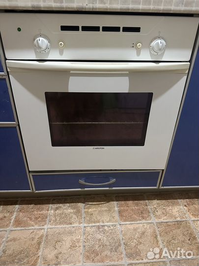 Духовой шкаф газовый Ariston