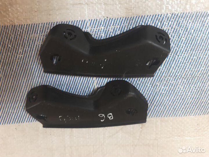 Кронштейн бампера передний Volkswagen Passat B6