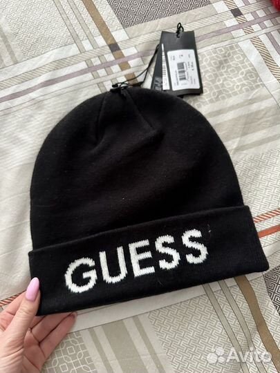 Мужская шапка Guess