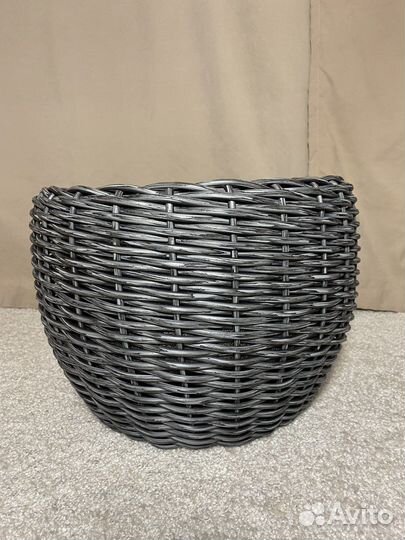 Кашпо из искусственного ротанга