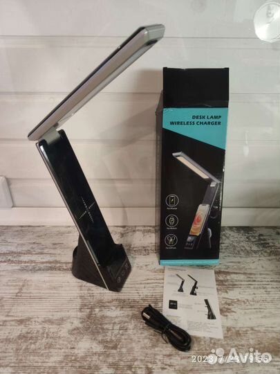 Лампа с беспроводной зарядкой