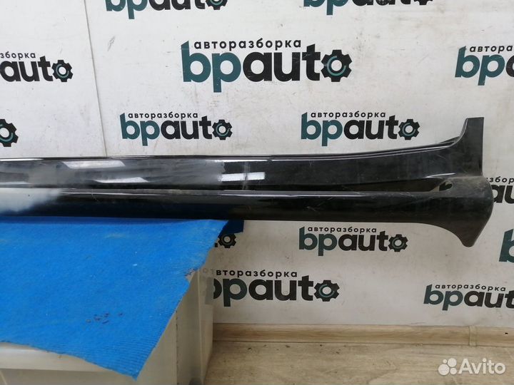 Накладка на подножку левая 51774-60160