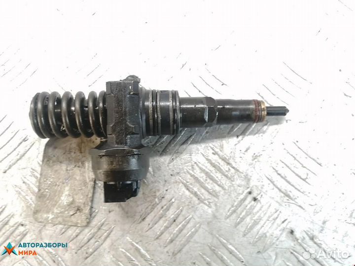Форсунка Volkswagen Golf 4 2004 038130073AG