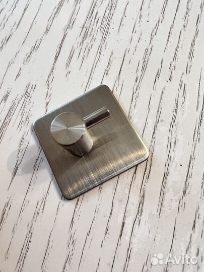 Крючок настенный металлический