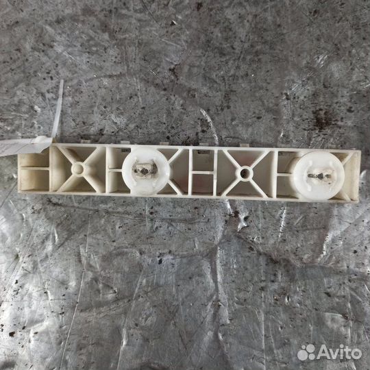 Кронштейн бампера передний левый Nissan Teana J32