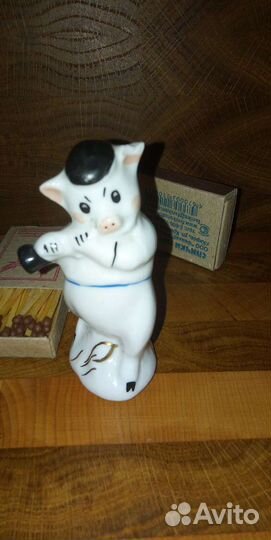 Молодая Свинья Играет На Дудочке.Из СССР