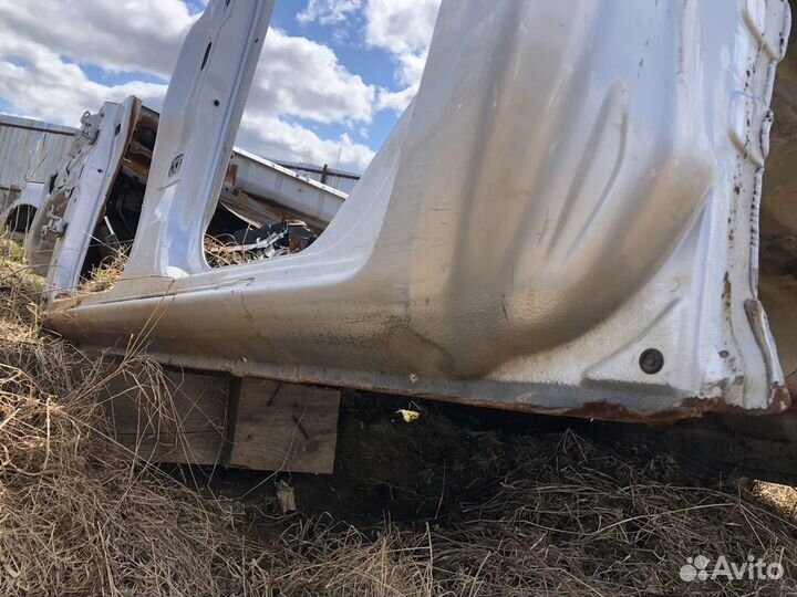 Порог со стойкой левой Nissan Navara d40