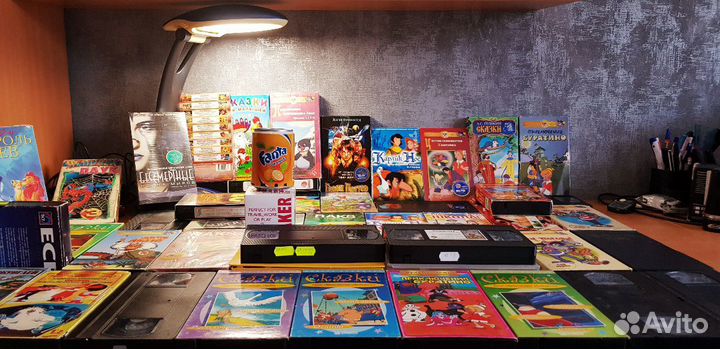 Видео кассеты мультфильмов и пару фильмов