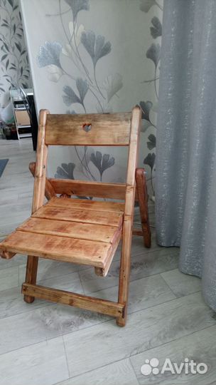 Складной стул из дерева