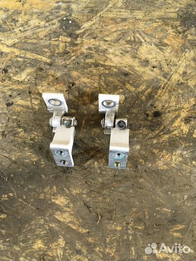 Петля двери задняя правая Volkswagen Jetta седан