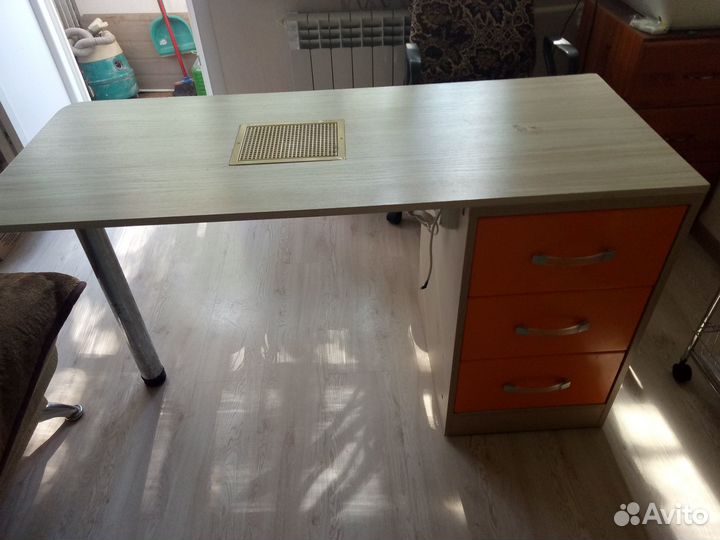 Стол маникюрный с вентилятором