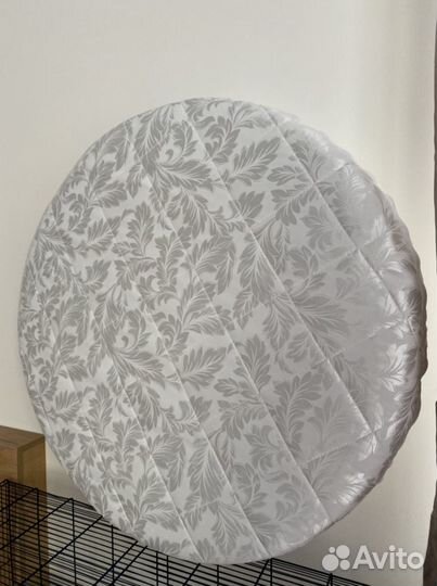 Продам круглый матрас на кроватку,6в1, 7в1