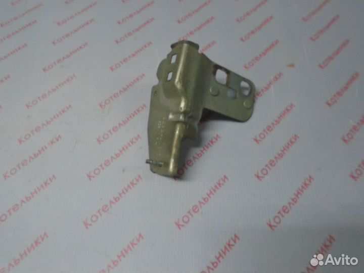 Nissan 62292-AU330 Кронштейн правый