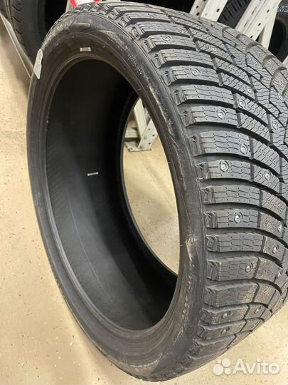 Pirelli Scorpion Ice Zero 2 285/35 R22 и 315/30 R22 107T