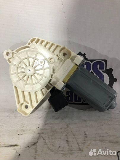 Моторчик стеклоподъемника передний Mercedes-Benz