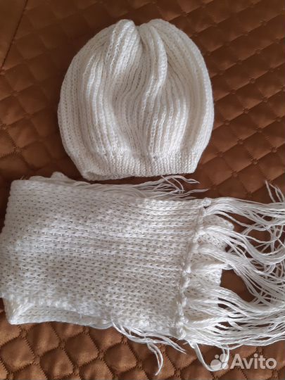 Комплекты шапки, шарфы, варежки