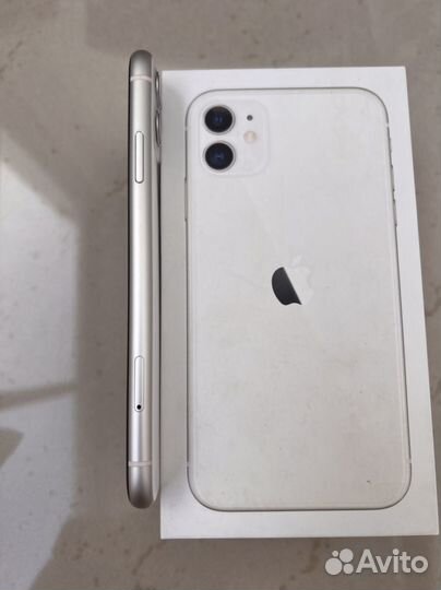 iPhone 11, 64 ГБ