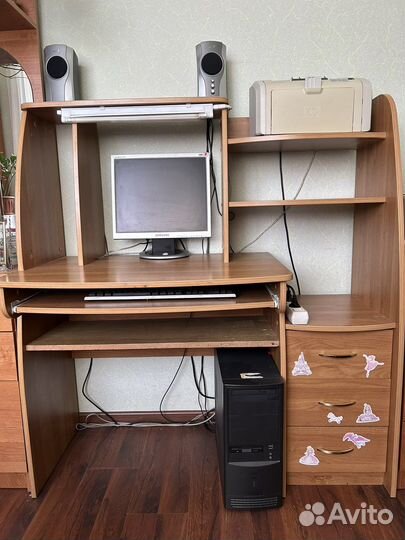 Компьютерный стол